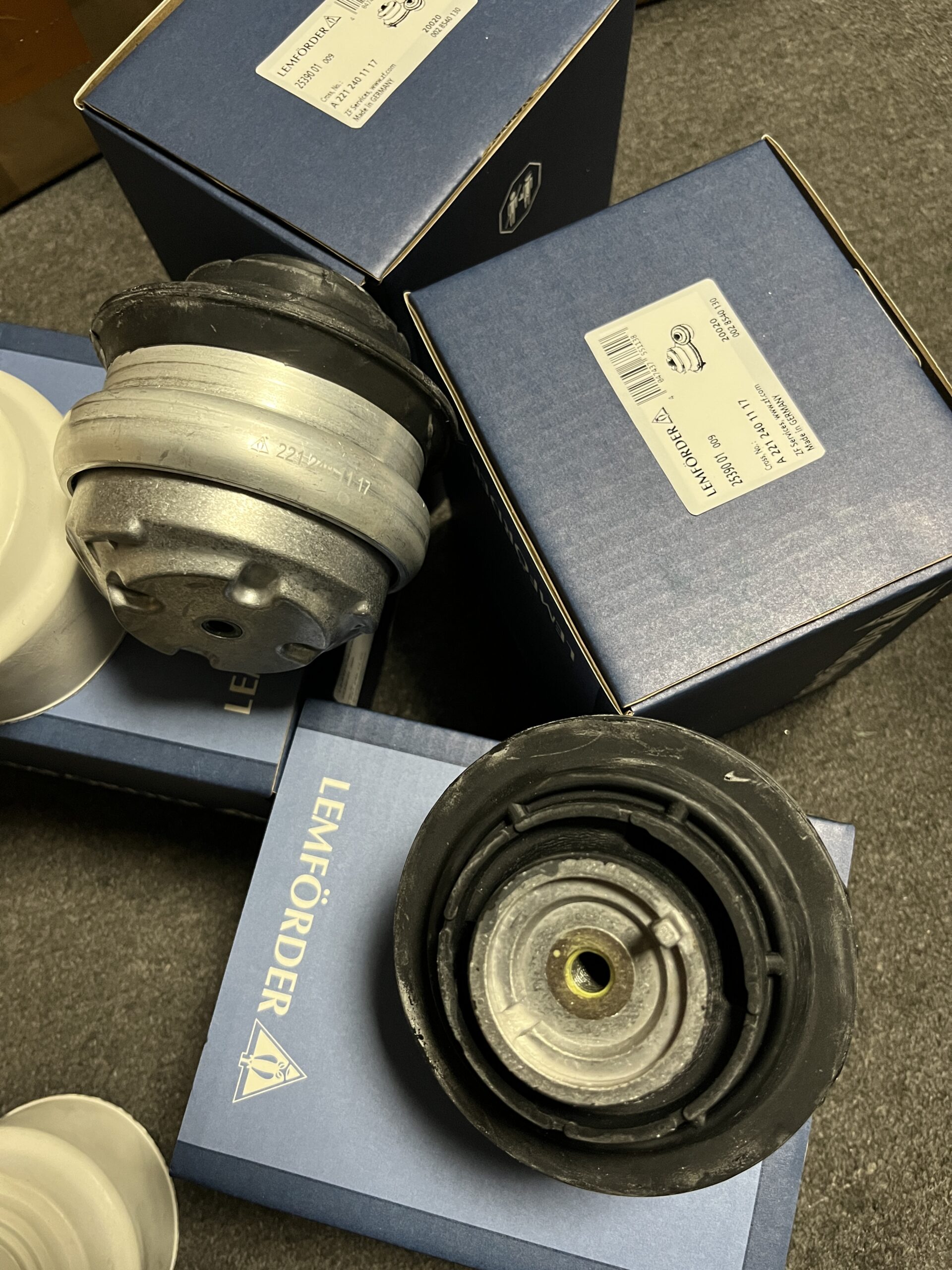 Mercedes-Benz  W124   W221   W210    Engine Mount   2212401117   2202400717   2032411313   Front - Image 3