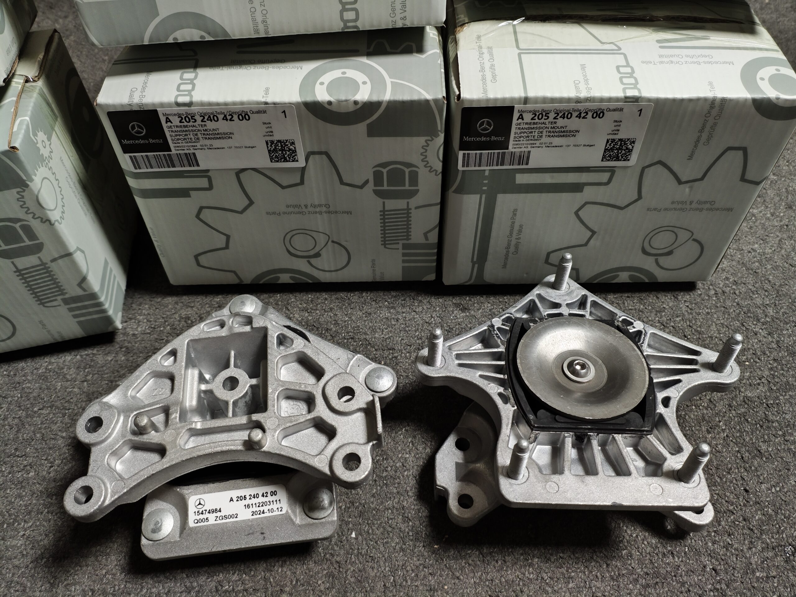 Mercedes-Benz  W205  S205   Transmission Mount   2052404200   2222400000 - Image 1
