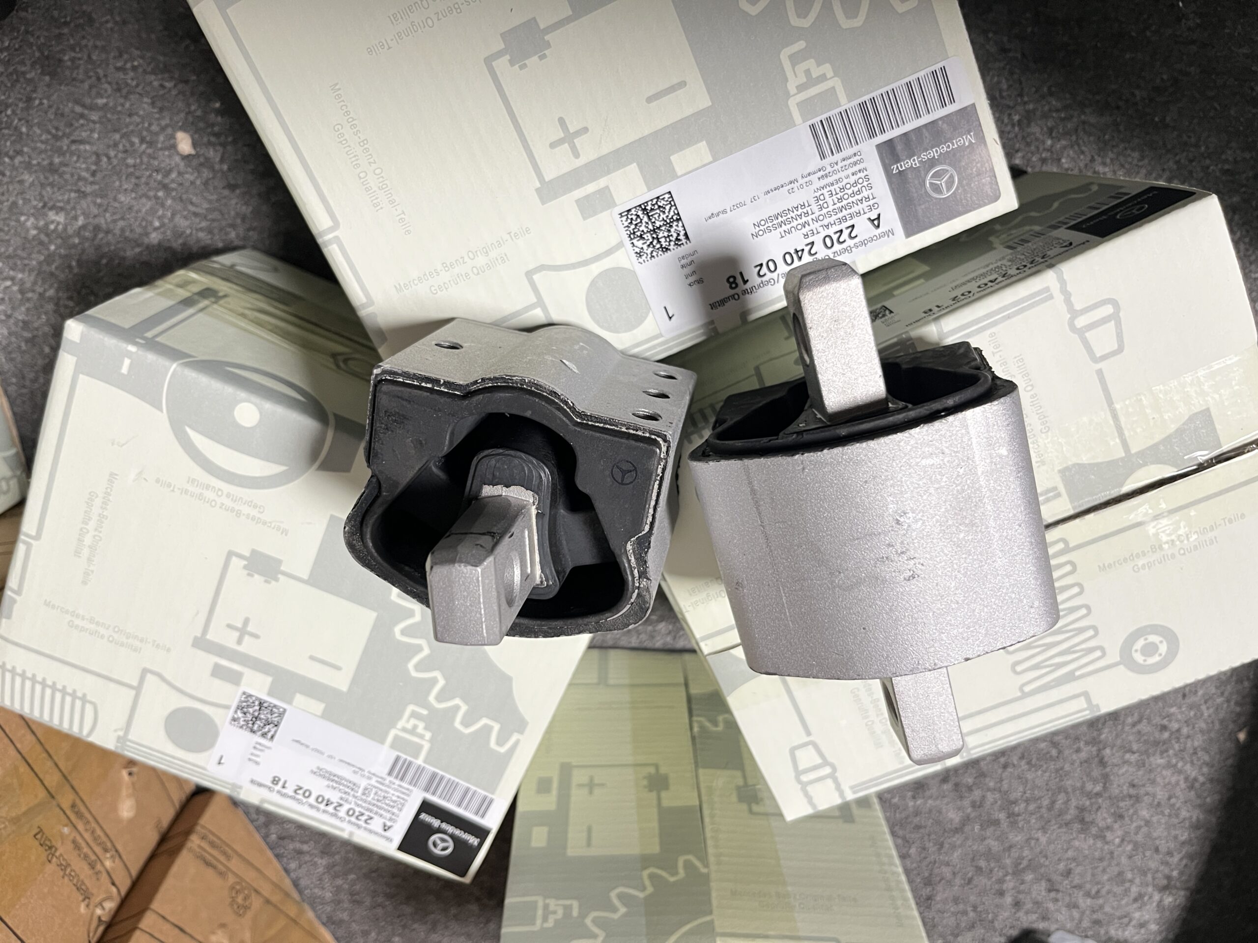 Mercedes-Benz W202  W204  W212  Transmission Mount   2122400418   1402401218   2122401018   2202400218   2202400718   1402401818   2122400618   2122401818   2202400418   2122400318   2122400818   2202400118   2202400518   1402401118   2202401818   1402401318   1402401718 - 画像 (4)