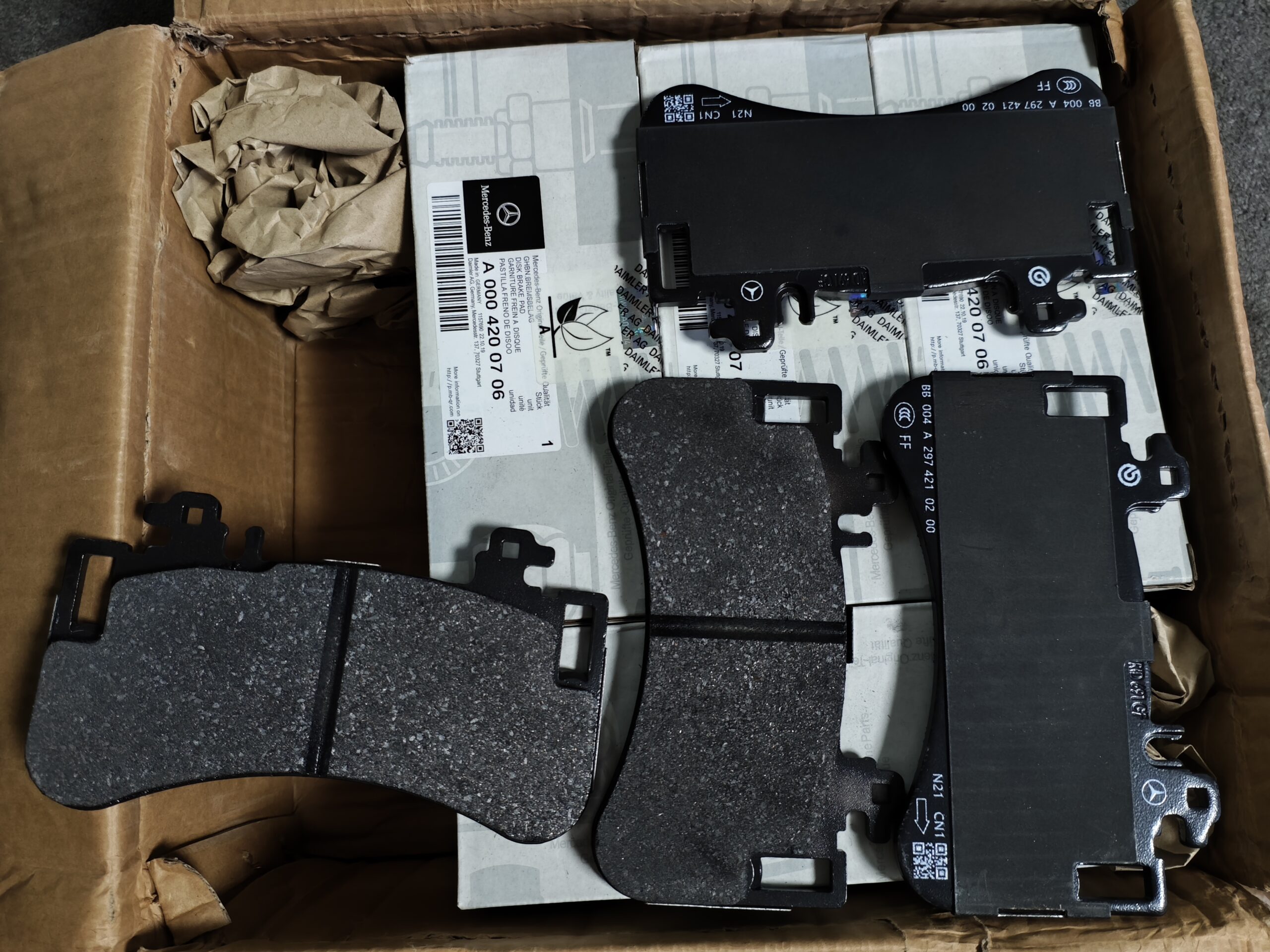 MERCED BEZN Brake Pad Set   V295 X294 V297 0004200706 0004206003 A0004200706 A0004206003 - Image 1