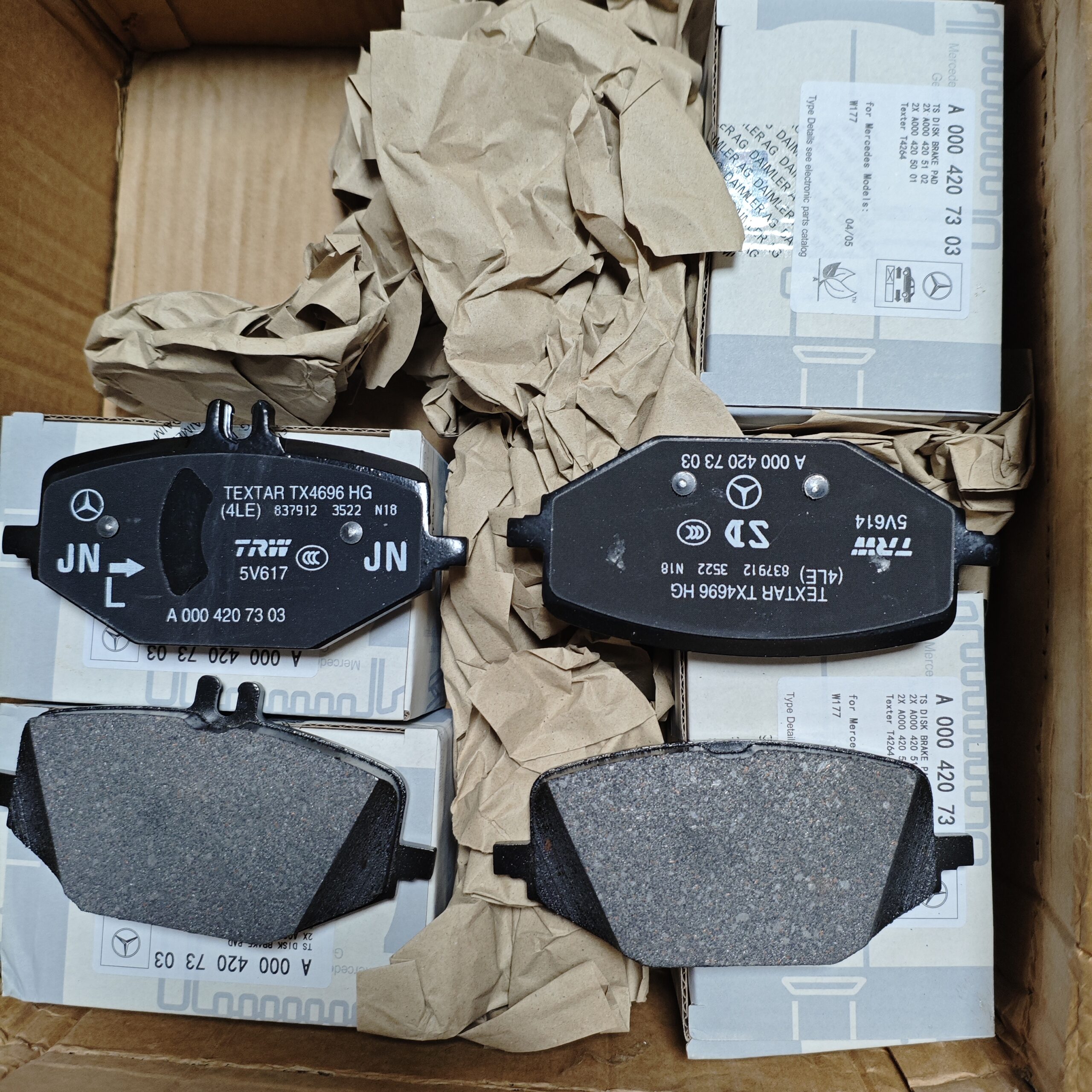 Mercedes-Benz Brake Pad Set GLE W167 X167  V167 C167 0004207303 0004203805 0004205102 0004204002 A0004207303 A0004203805 A0004205102 A0004204002 - Image 1
