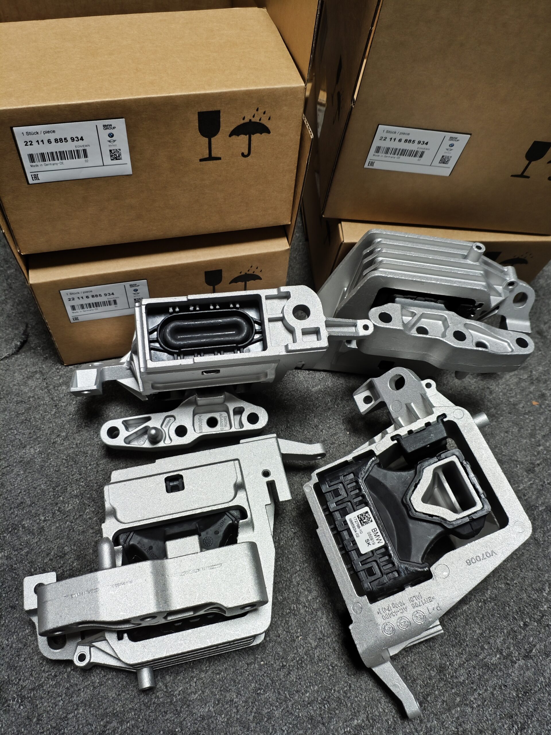BMW   F39   F60   Engine Mount   22116885934   22116853444   22116875626   22118835572   22116853454   22116875630   22118835566   22116853450   22116875628   22118835564   22116875632   22116853446   22118743621   22118835570 - Image 1