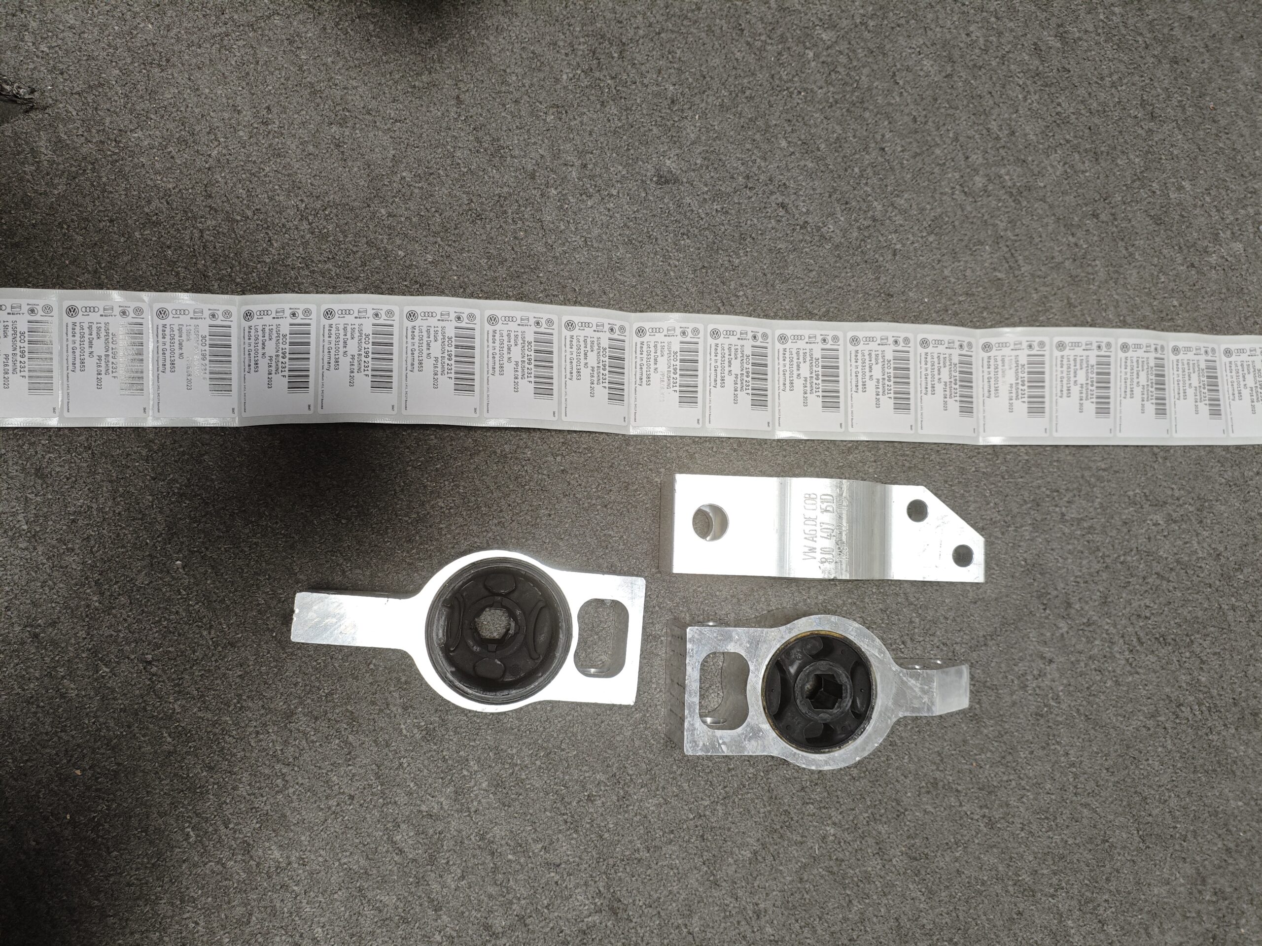 606842c4ab5b1fd2cb6d3fd5a4bbc46 3C0199231F Audi Volkswagen VW Passat 4-Door Sedan Audi Q3 Suspension Bushing Front Axle 3C0199231B 3C0199231A 3C0199231D 3C0199231E - 画像 (1)