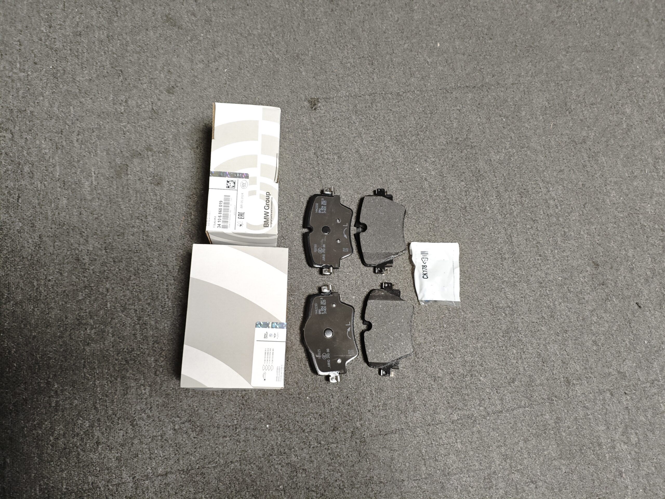 9884dbd16d11cea14af3ab178ebbf52 34106860019 BMW F45 F46 F48 Front Brake Pad Set 34106884492 34106884497 34106882418 34116890553 341068762245 34106888777 34106898307 - 画像 (1)