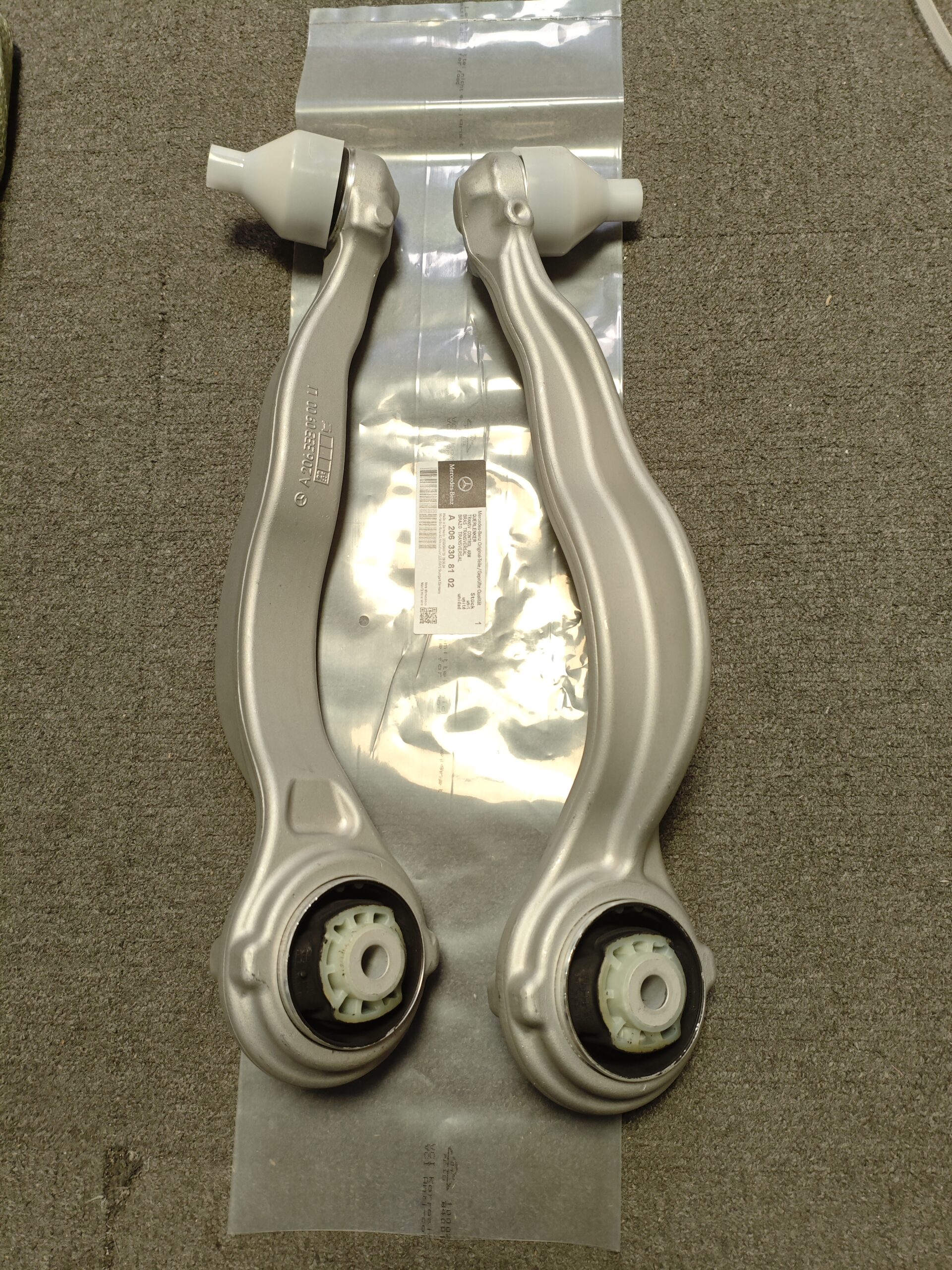 3c04ea2d5e058bbdabb99e21cc47f16 A2063308102 A2063308202 Mercedes-Benz W206 S206 Control Arm Front Axle, Left & Right 2063308102 2063308202 - 图片 1