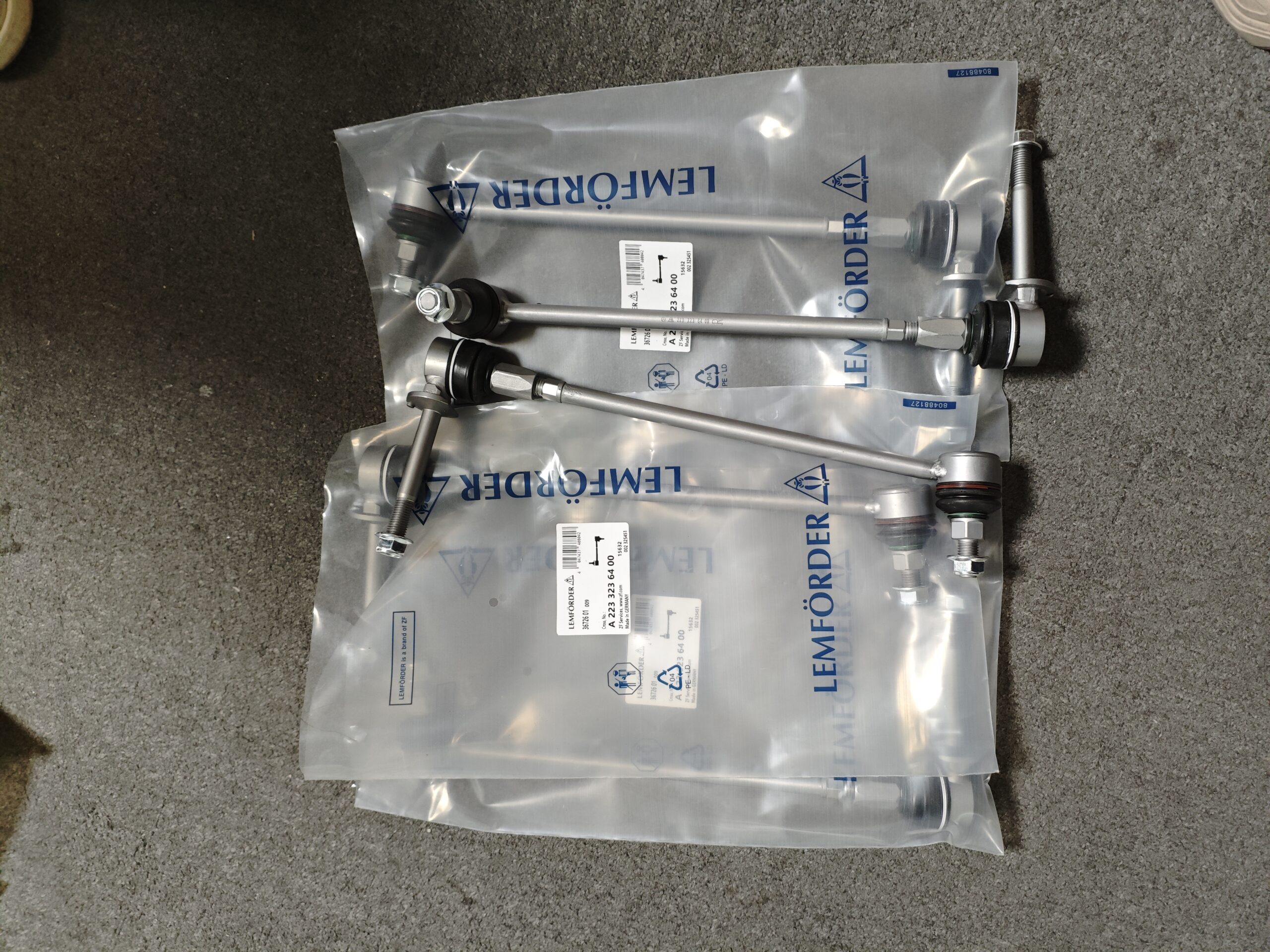 5a6defb6817c12a7b38e805c88eb68a A2233236400 A2233209200 Mercedes-Benz V223 W223 Z223 Stabilizer Link Front Axle Right LEMFORDER 2233236400 2233209200 - 画像 (1)