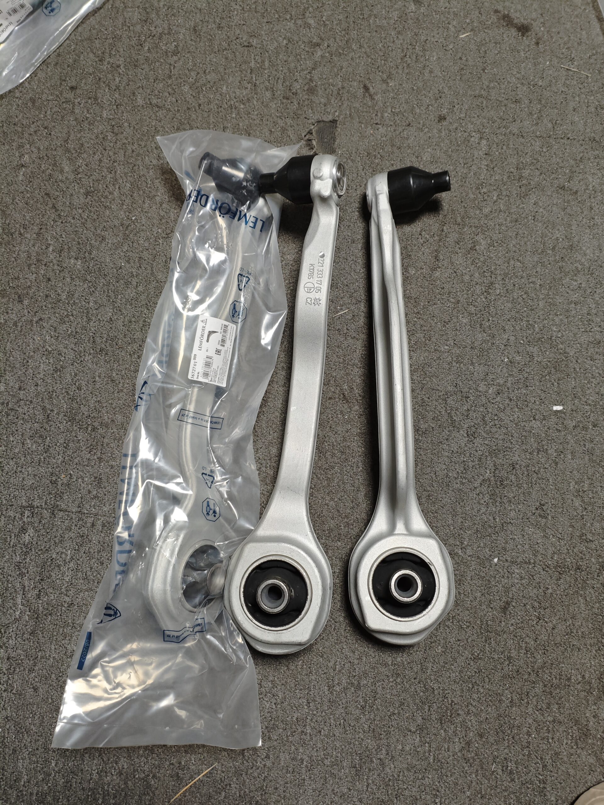 7edb78f76deda13c53f2675ede058c8 A2213306311 A2213302311 A2213300141 Mercedes-Benz W221 C216 Control Arm Front Axle, Left LEMFORDER 2213306311 2213302311 2213300141 - 图片 1