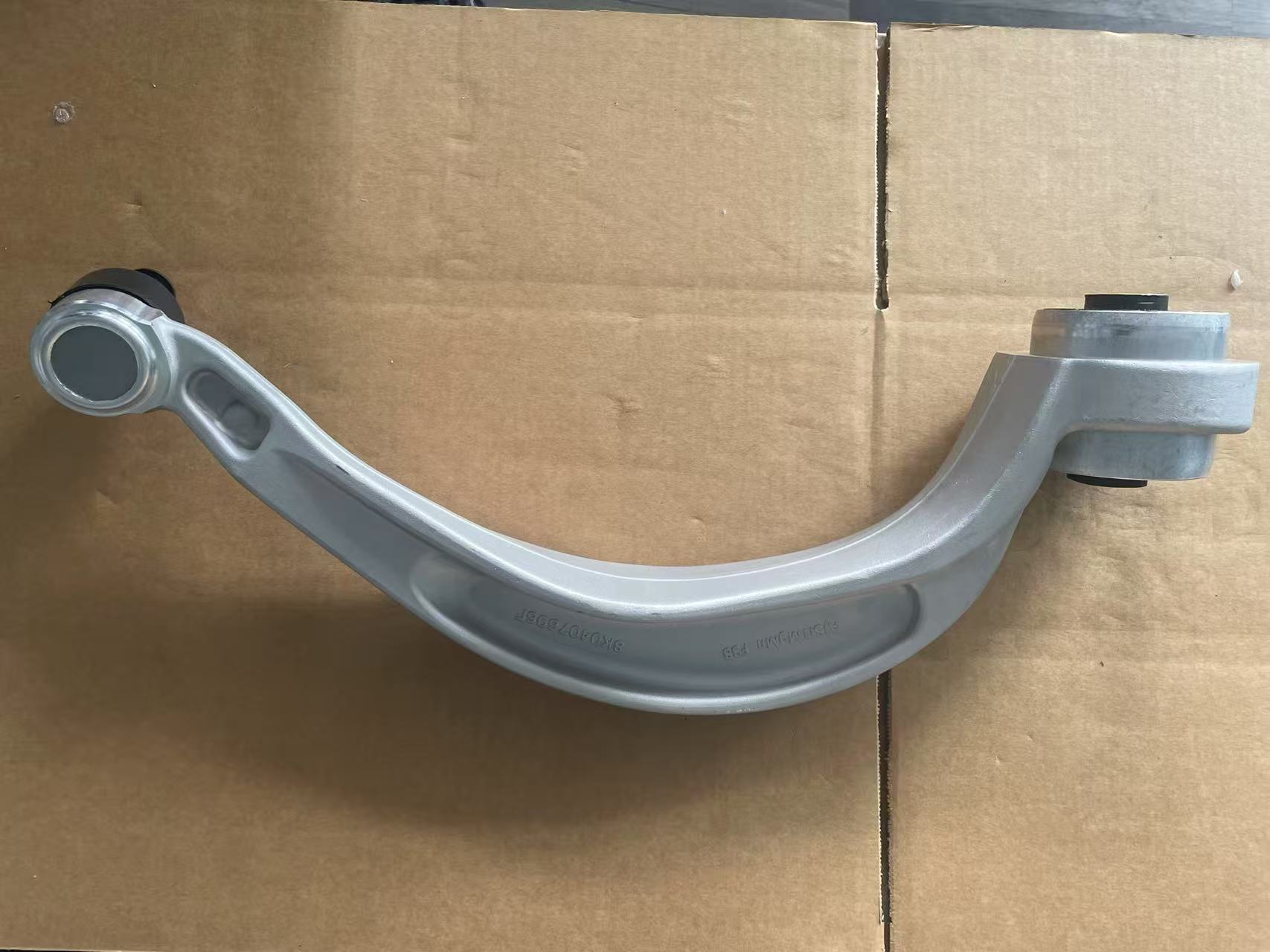 8K0407696 8K0407696 Audi Q5 Volkswagen Control Arm Front Axle, Right - 画像 (1)