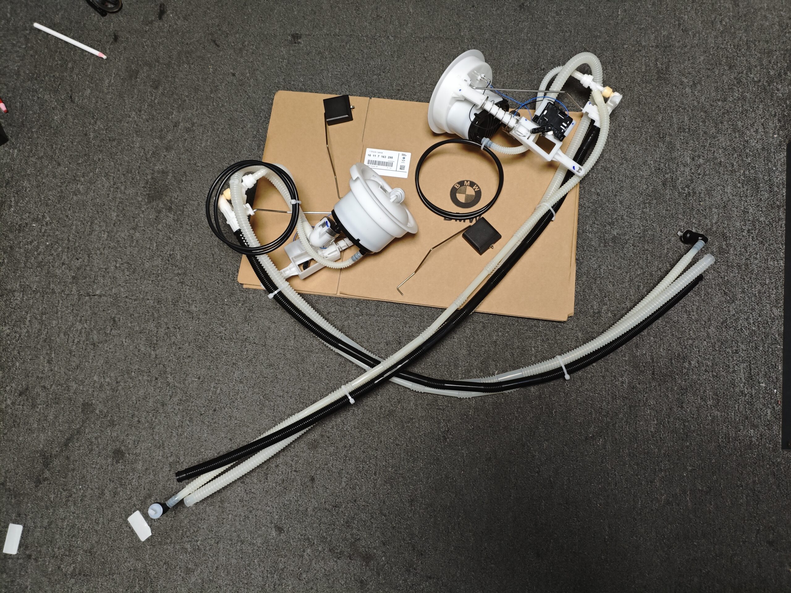 9d28d9c6b689a1806ccf61cd1c5481e 16117163295 BMW E81 E88 E90 Fuel Pump 7163295 - Image 1