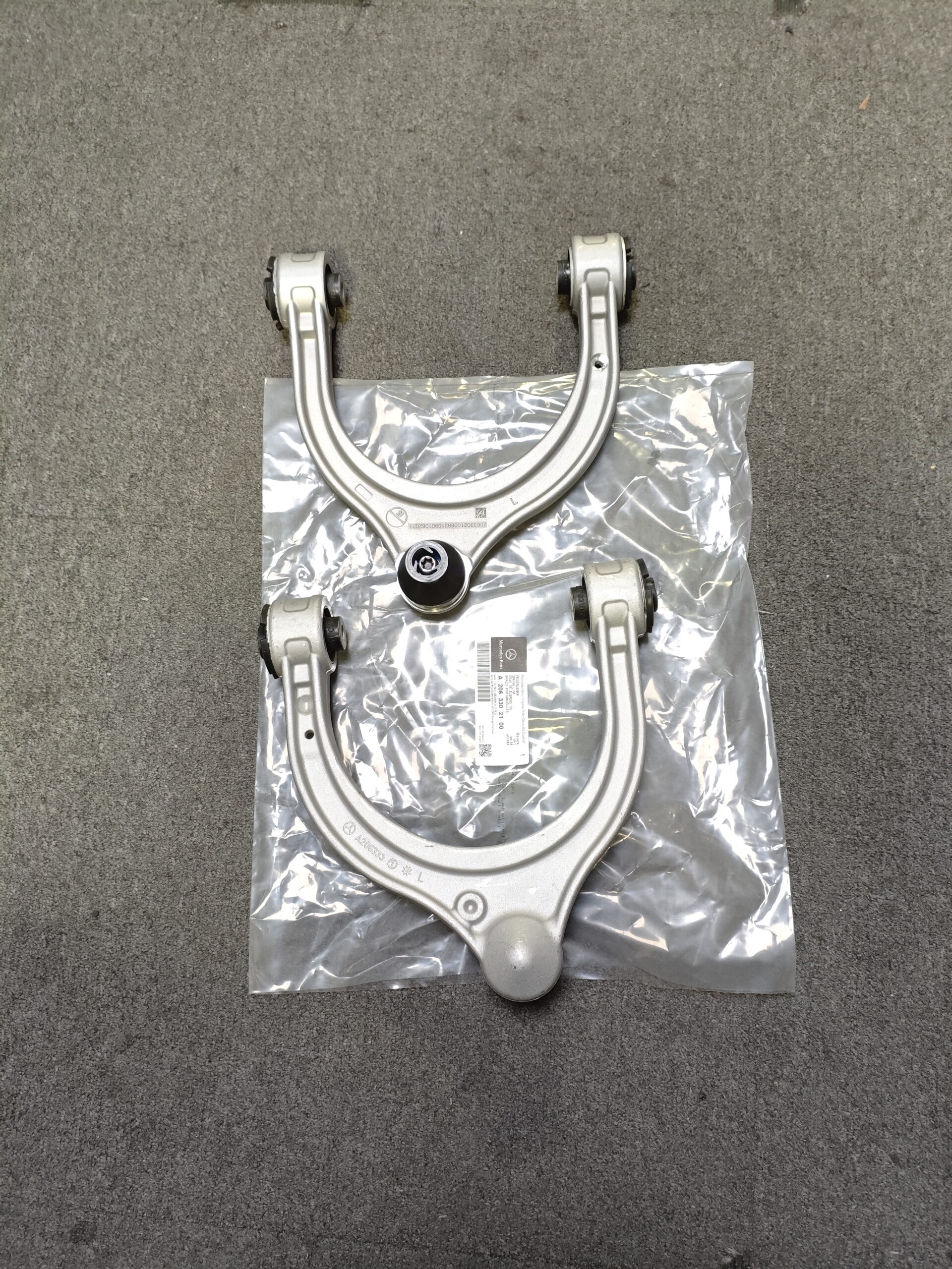 a6260b59e39f49cdeec8c450694aaf0 A2063302100 A2063302200 Mercedes-Benz W206 S206 Control Arm Front Axle, Left & Right 2063302100 2063302200 - 画像 (1)