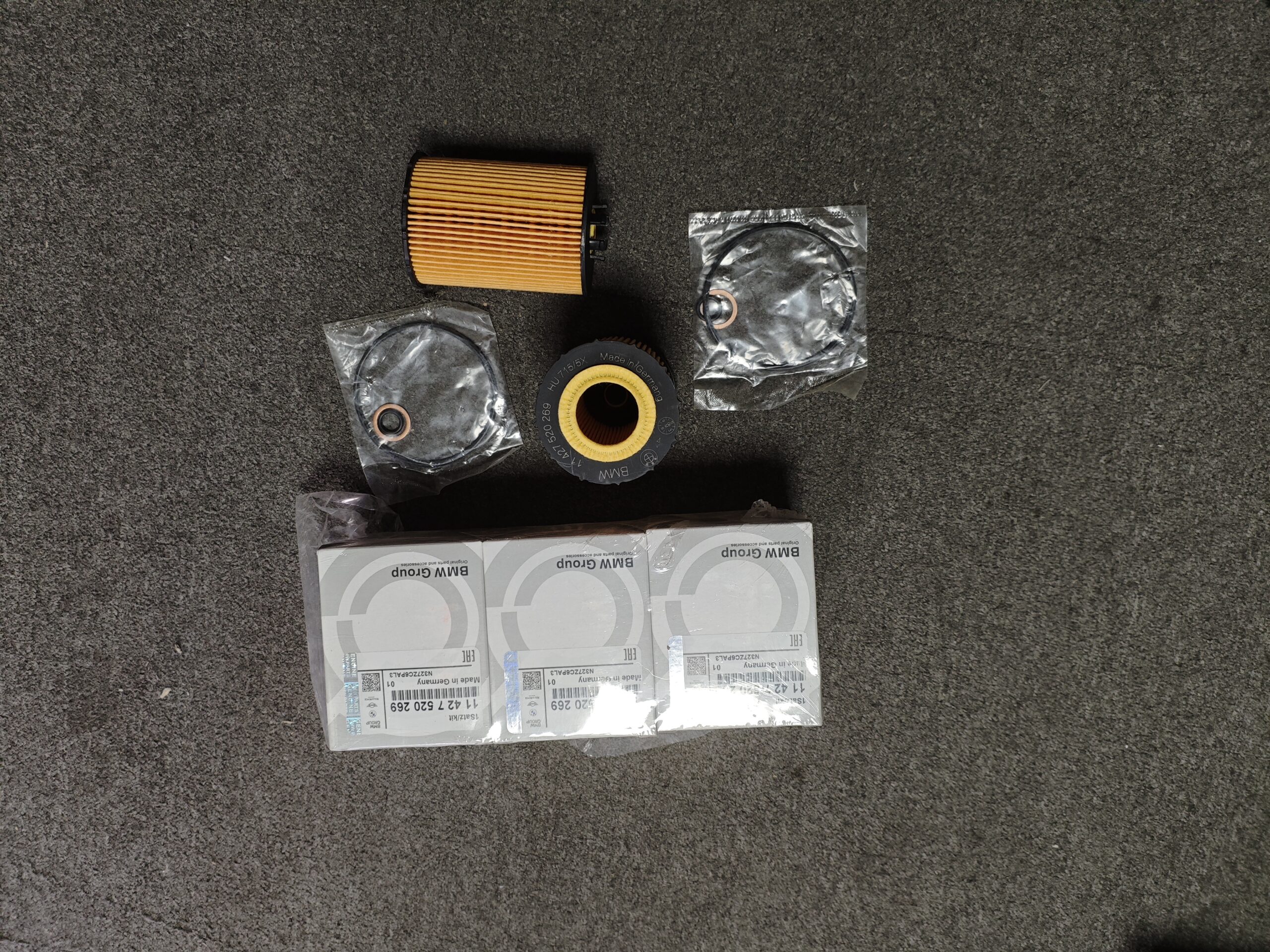 d803eb064096bcb717112b5a63d8afb 11427520269 BMW E60 E61 Oil Filter 11427521008 11427527957 11427542021 11420151456 11420305202 11420396940 - Image 1