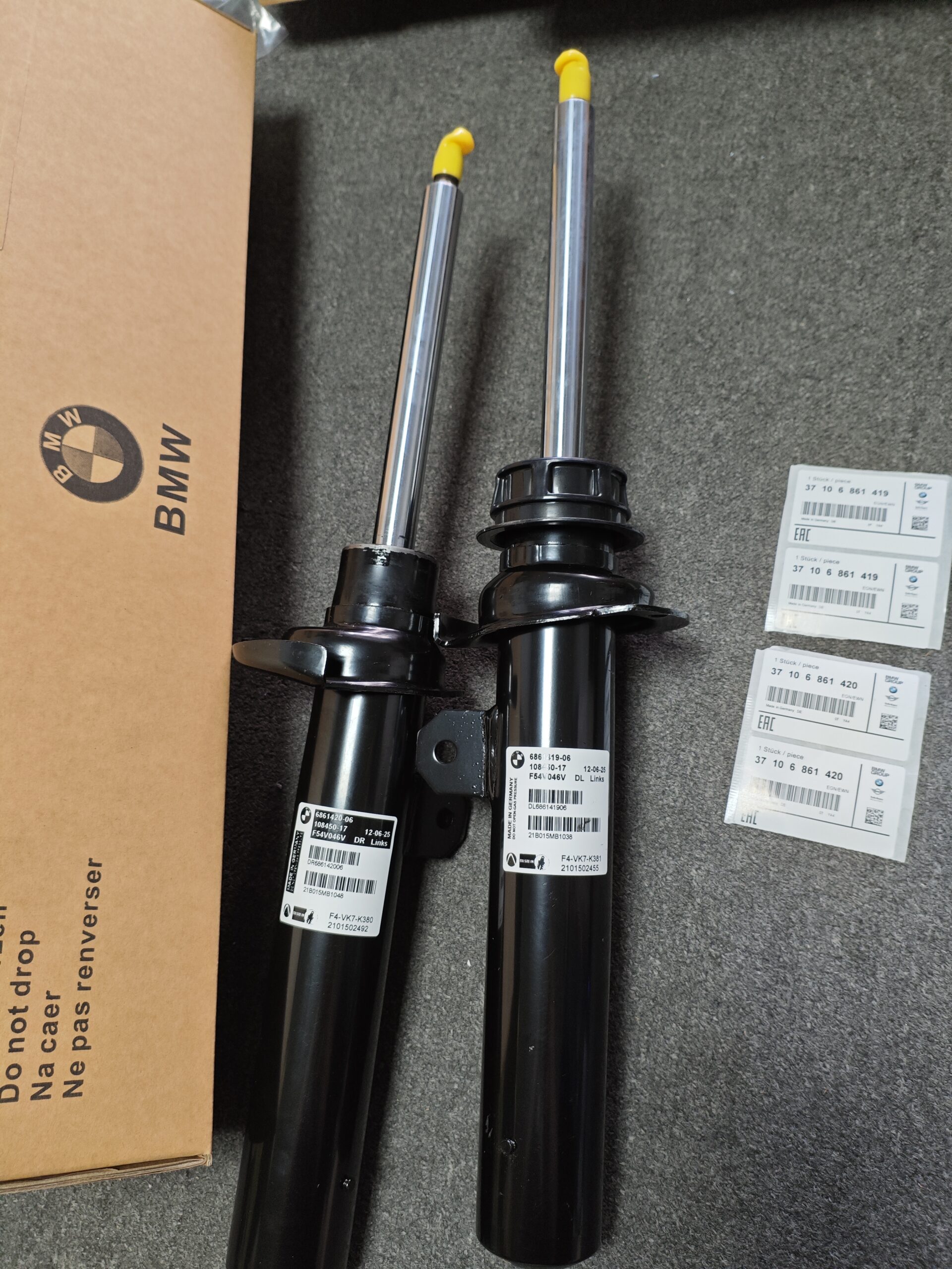 fdafac64fbba69e296c48912c5ffad1 37106861419 37106861420 BMW MINI F54 Shock Absorber Front Left & Right 6861419 6861420 - 图片 1