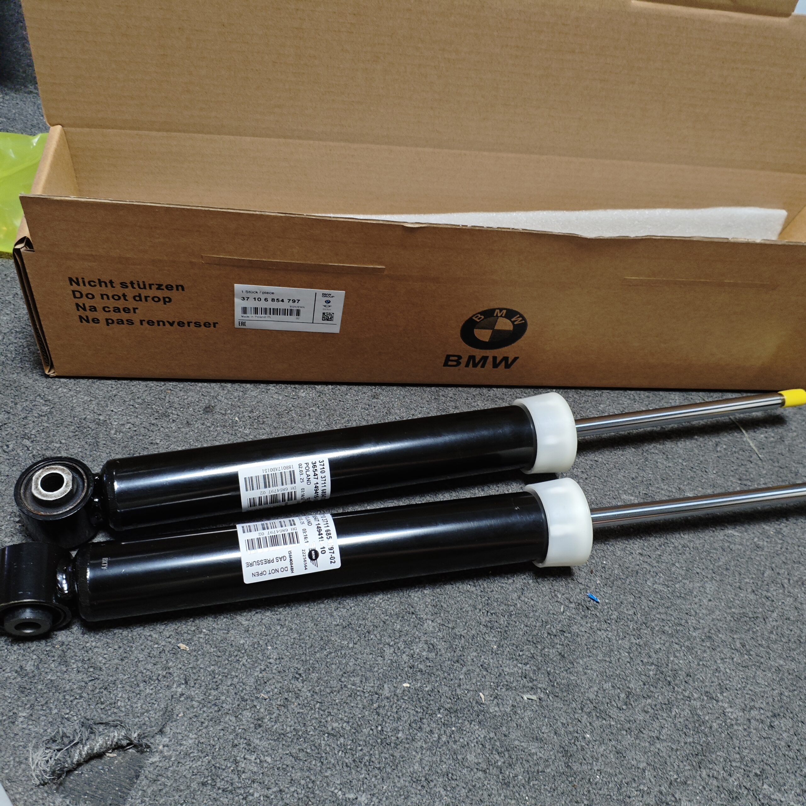 宝马减振器37106854797=37106854796=37106864762=37106861291=Rear #F55 37106854797 BMW MINI F55 F56 Shock Absorber Rear Axle 37106854796 37106864762 37106861291 - 图片 1