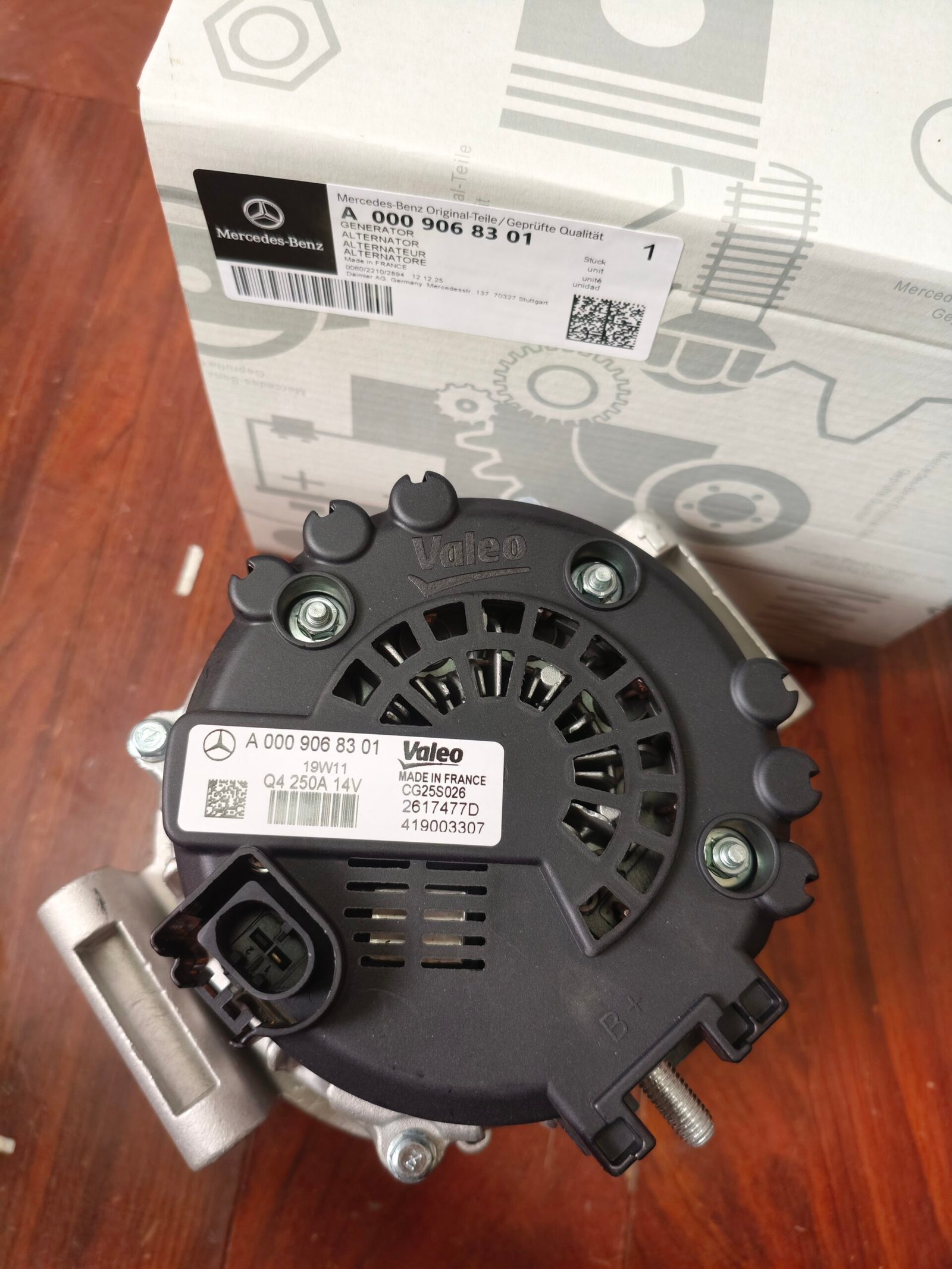 奔驰 发电机 0009068301 0009068301 Mercedes-Benz Alternator A0009068301 - Image 1