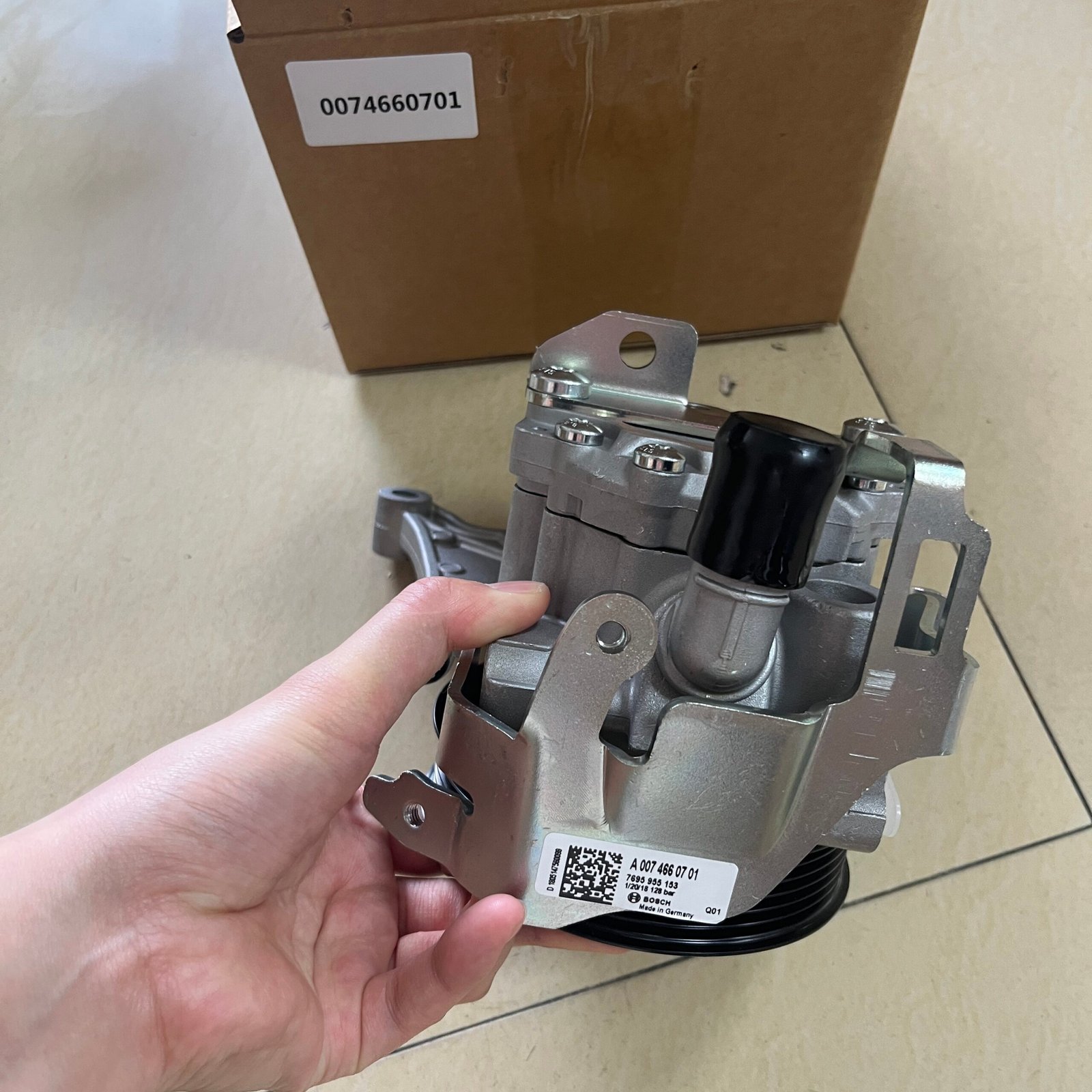 奔驰 转向助力泵 0074660701 A0074660001 0074660701 0074660001 Mercedes-Benz Power Steering Pump A0074660701 A0074660001 - 图片 1