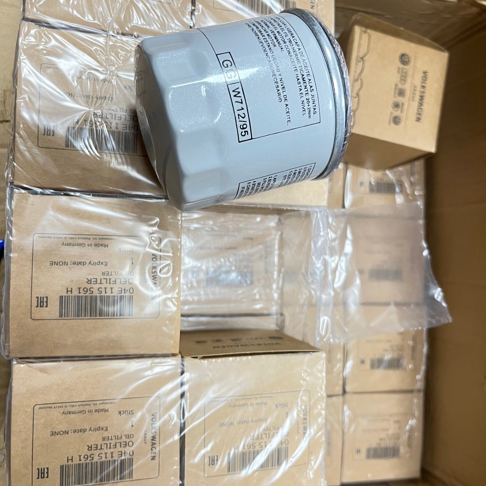 奥迪 机油滤清器 04E115561H 030115561AD 030115561P 030115561S 04E115561AC 04E115561B 04E115561T 04E115561H 030115561AD 030115561P 030115561S 04E115561AC 04E115561B 04E115561T Audi Oil Filter 04E115561H 030115561AD 030115561P 030115561S 04E115561AC 04E115561B 04E115561T - Image 1