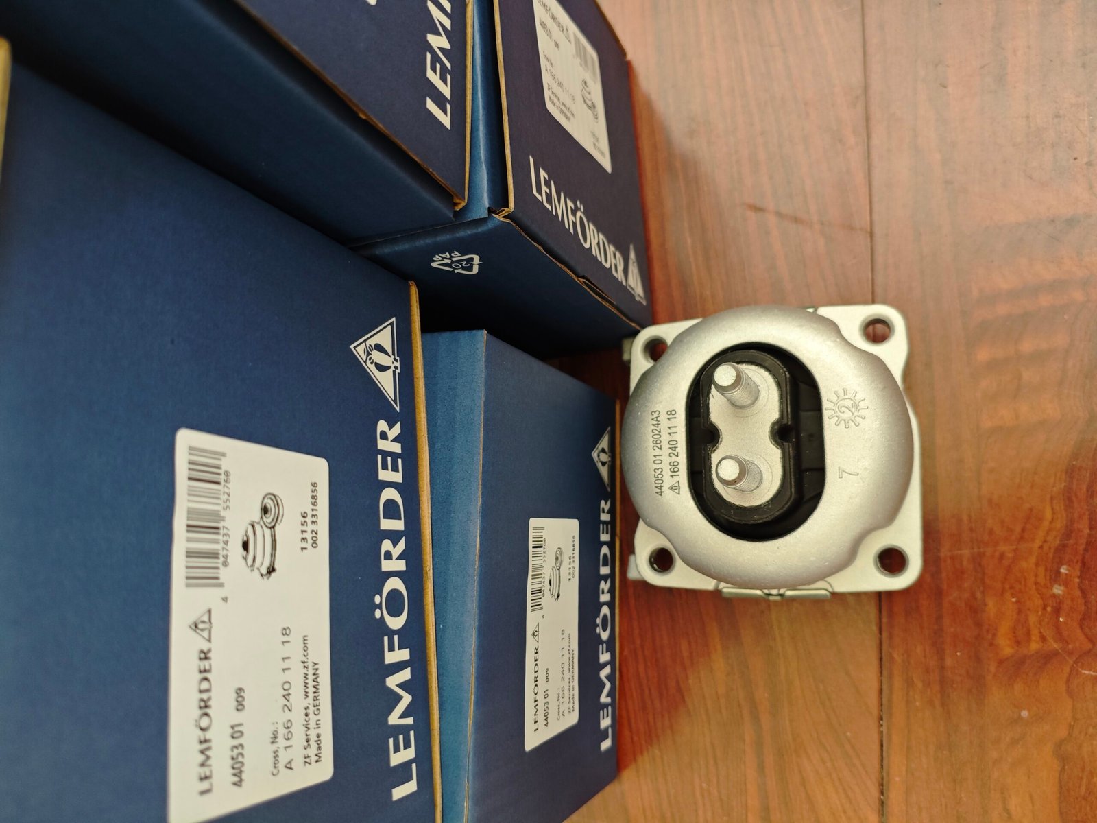 猫头鹰包装 奔驰 变速箱支撑胶垫 1662401118 2062400101 Mercedes-benz Engine Mount A2062400101 - 图片 1