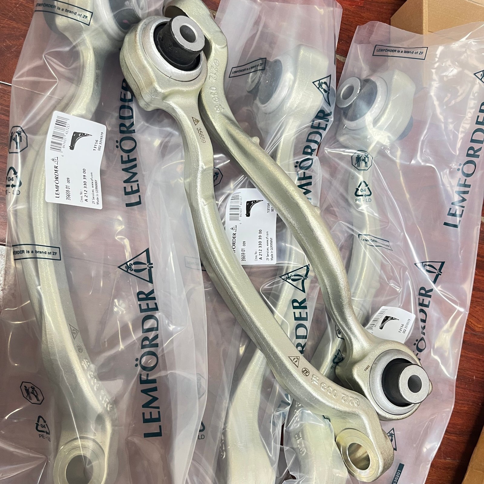 猫头鹰包装 奔驰 控制臂 2123303900 2123302911 2123303900 2123302911 Mercedes-Benz Control Arm A2123303900 A2123302911 - 图片 1