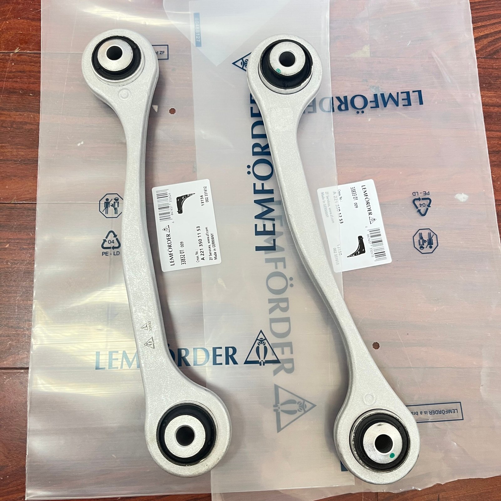 猫头鹰包装 奔驰 控制臂 221 350 11 53 2213501153 Mercedes-Benz Control Arm A2213501153 - 画像 (1)
