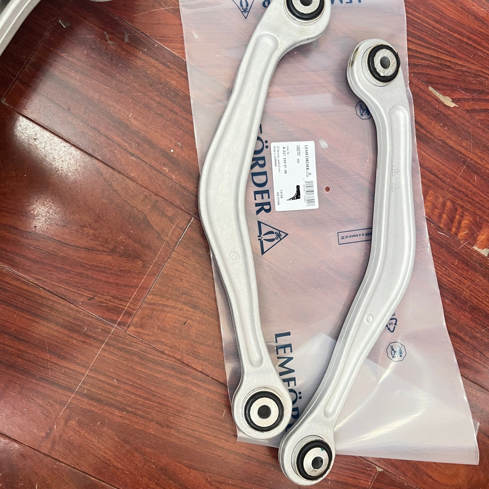 猫头鹰包装 奔驰 控制臂 2213500106 2213500106 Mercedes-Benz Control Arm A2213500106 - 画像 (1)