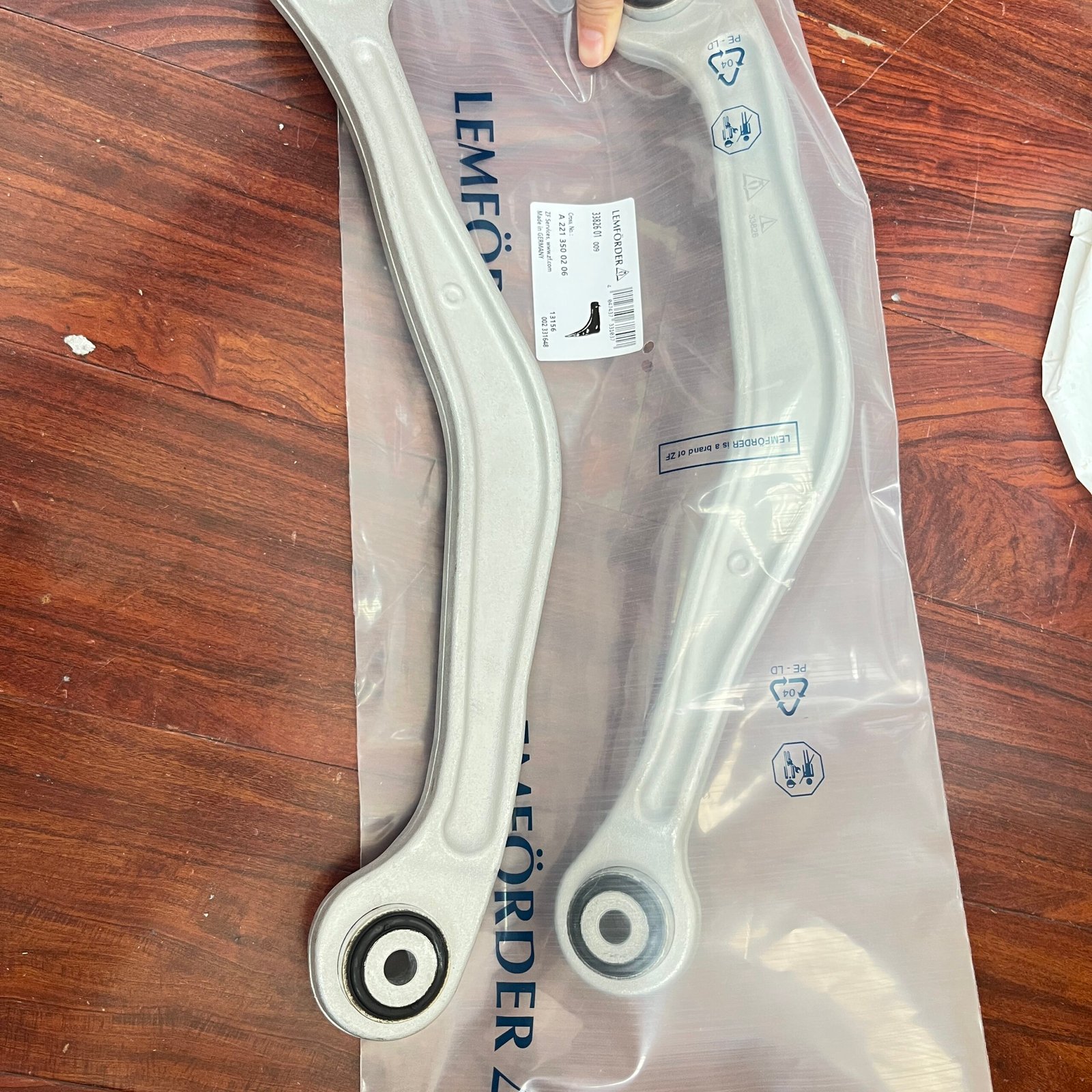 猫头鹰包装 奔驰 控制臂 2213500206 2213500206 Mercedes-Benz Control Arm A2213500206 - 画像 (1)