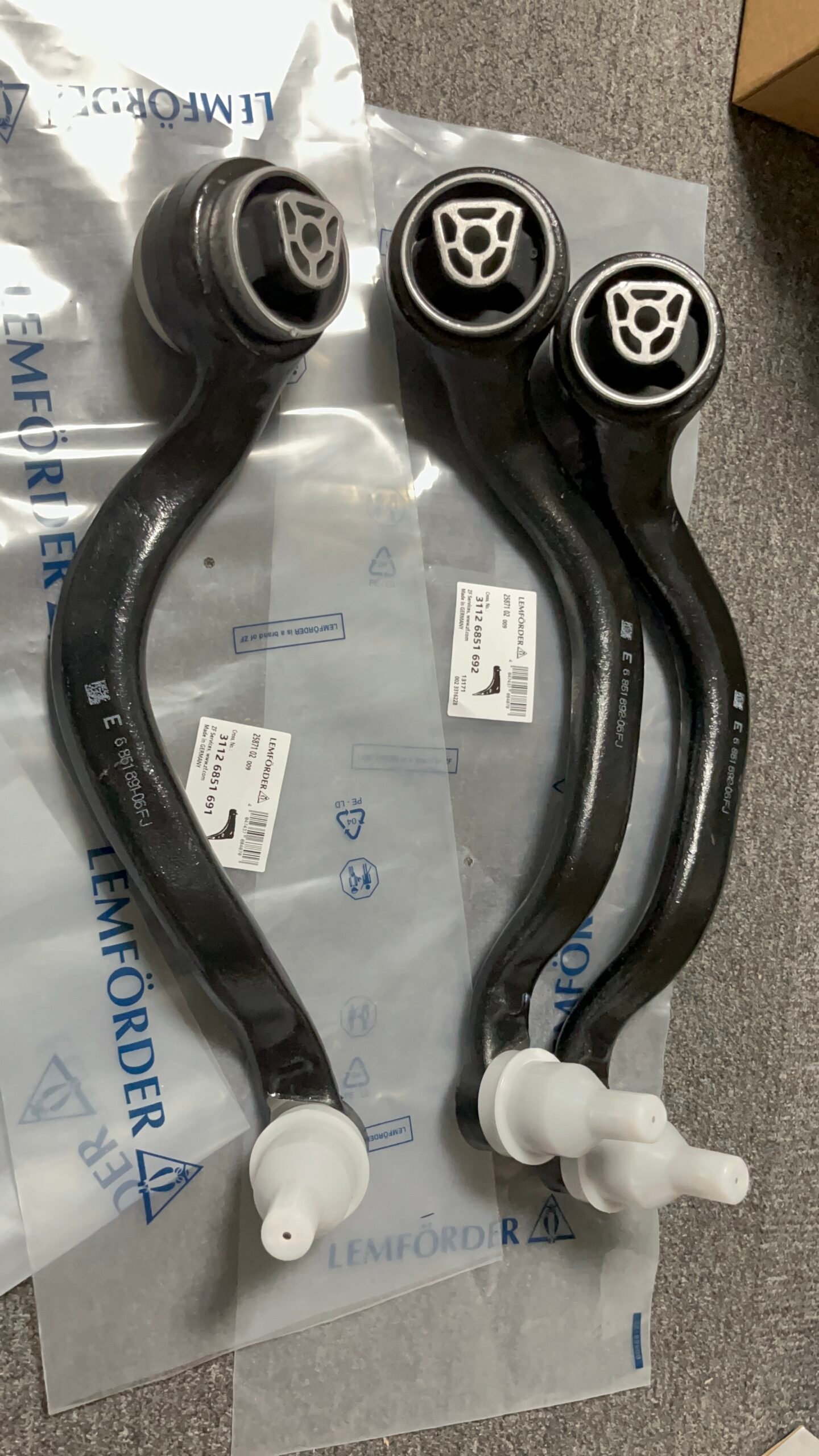猫头鹰包装 宝马 控制臂 31126851691 31126851692 31126851691 31126851692 BMW Control Arm 31126851691 31126851692 - 画像 (1)