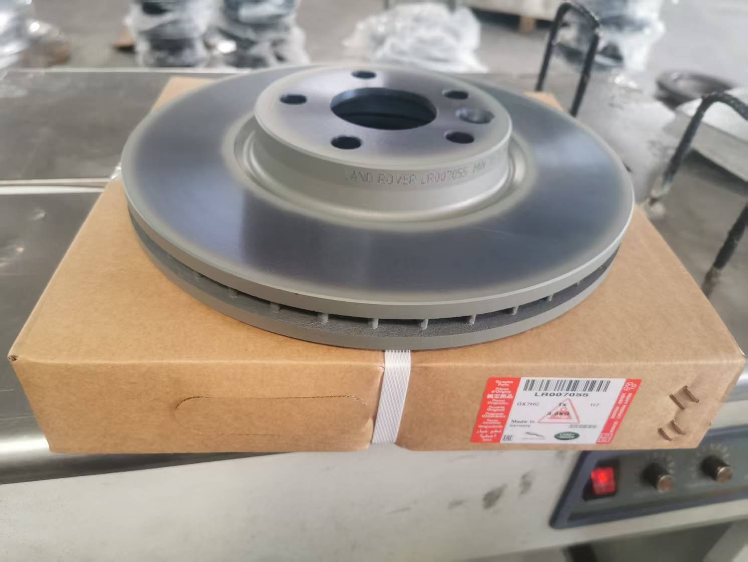 路虎 刹车盘 LR007055 LR000571 LR068925 LR007055 LR000571 LR068925 Land Rover Brake Disc LR007055 LR000571 LR068925 - Image 1