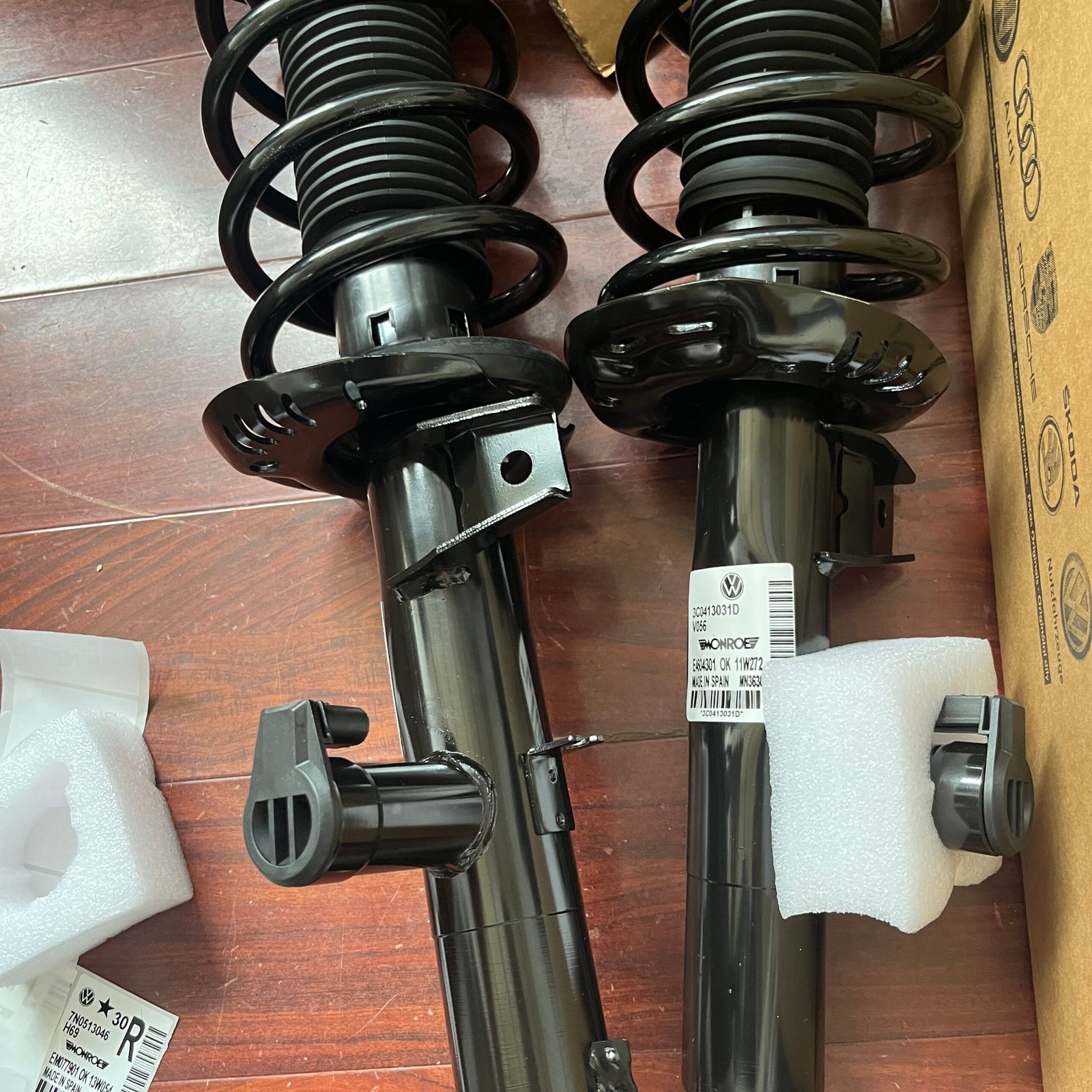 大众 减震器 3C0413031D 1K0413031DC 1T0413031HC 3C0413031D 7N0413031H 3C0413031D Shock absorber for VW 1F7, 1F8 358 5K1 Front axle 3C0413031D - 画像 (1)