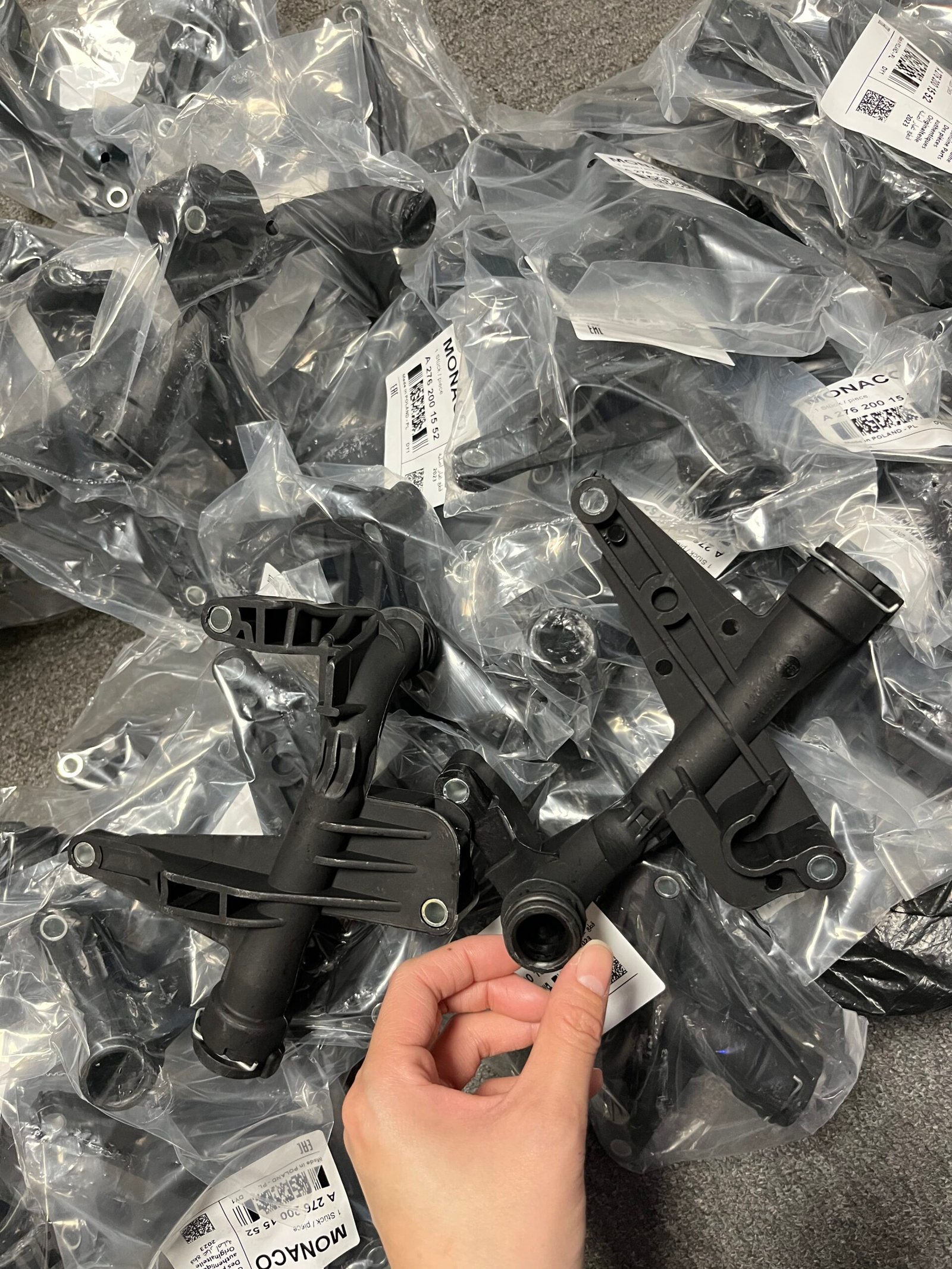 奔驰 冷却水管 2762001552 A2762001552 Cooling water pipe for MERCEDES-BENZ GLK 3.5-liter V6 engine 2762001552 - Image 1