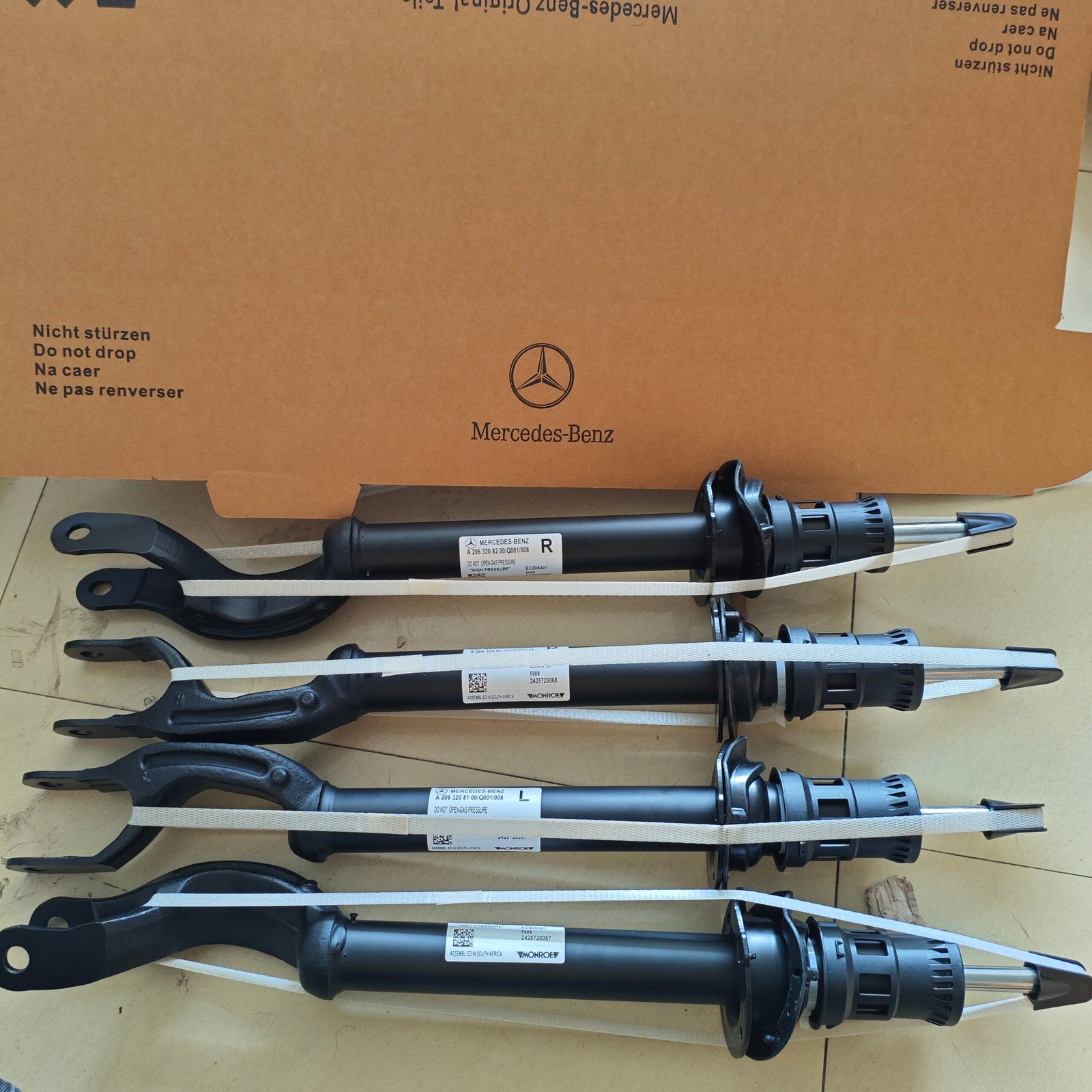 奔驰 减震器 2063208100-2063207900 2063208200-2063208000 A2063208200 Shock Absorber for MERCEDES-BENZ S206 W206 Front right 2063208200 - 画像 (1)
