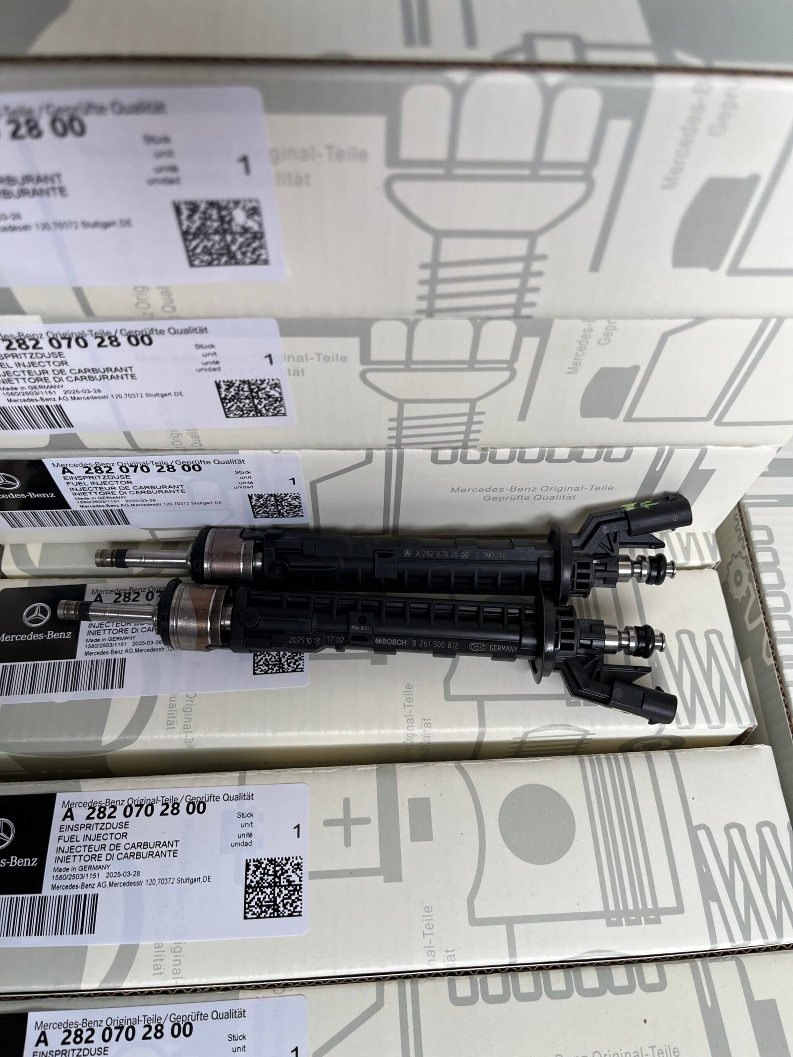 奔驰 喷油嘴 2820702800 A2820702800 Fuel injector for MERCEDES-BENZ V177 W247 C118 H247 2820702800 - Image 1