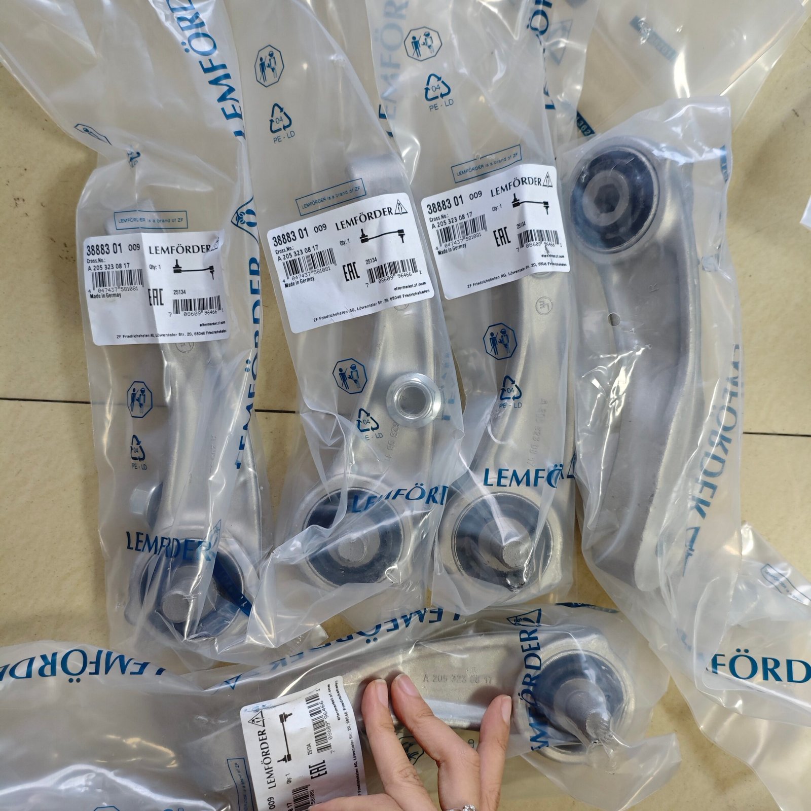 奔驰 平衡杆 2053230817 A2053230817 Stabilizer Link for Mercedes-Benz W205 A205 C205 S205 2053230817 - 图片 1