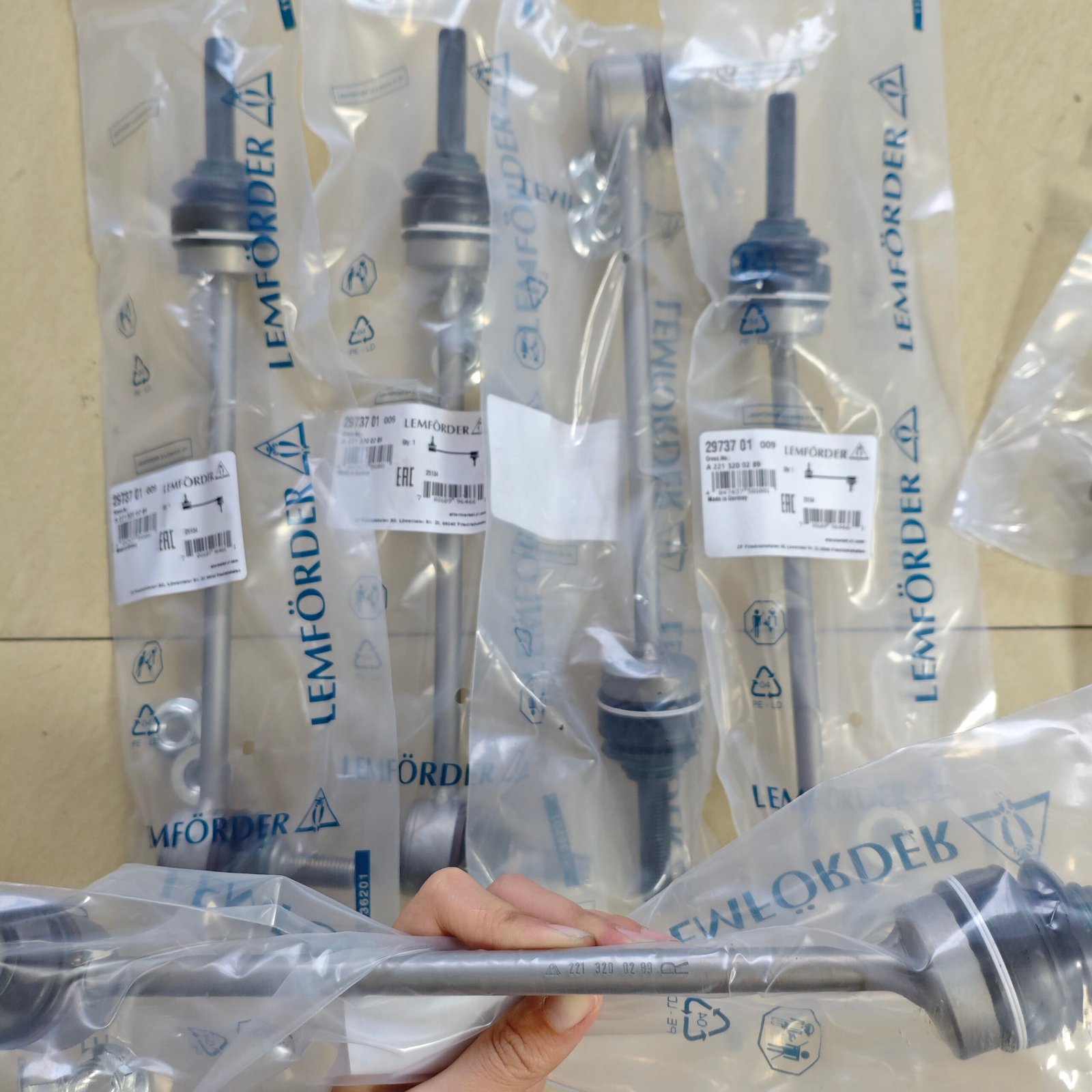 奔驰 平衡杆 2213200289 2213201689 A2213200289 Stabilizer Link for Mercedes-Benz W221, V221 W221 C216 Front Axle, Right 2213200289 - 画像 (1)