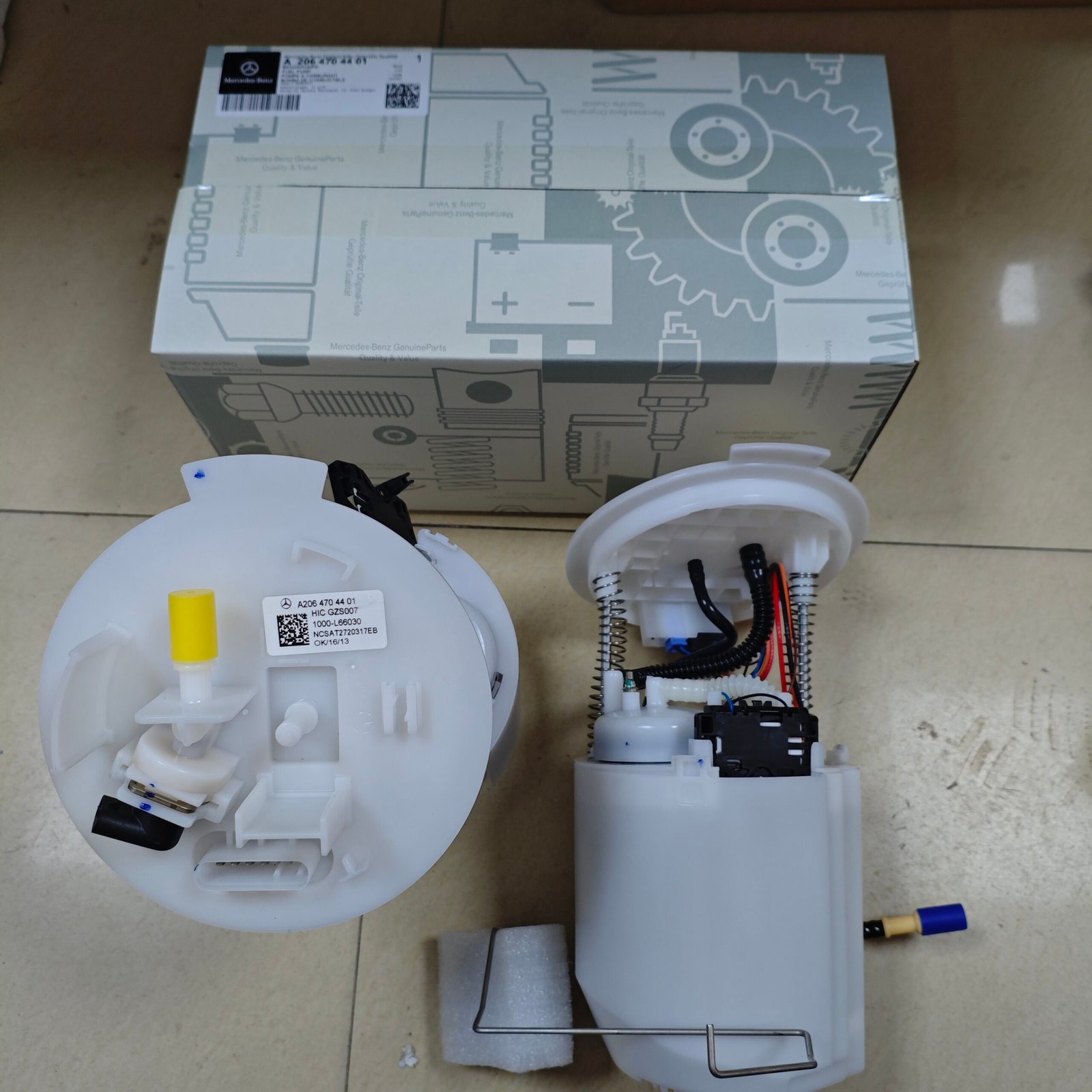奔驰 燃油泵 2064704401 A2064704401 Fuel pump for MERCEDES-BENZ W206 S206 2064704401 - Image 1