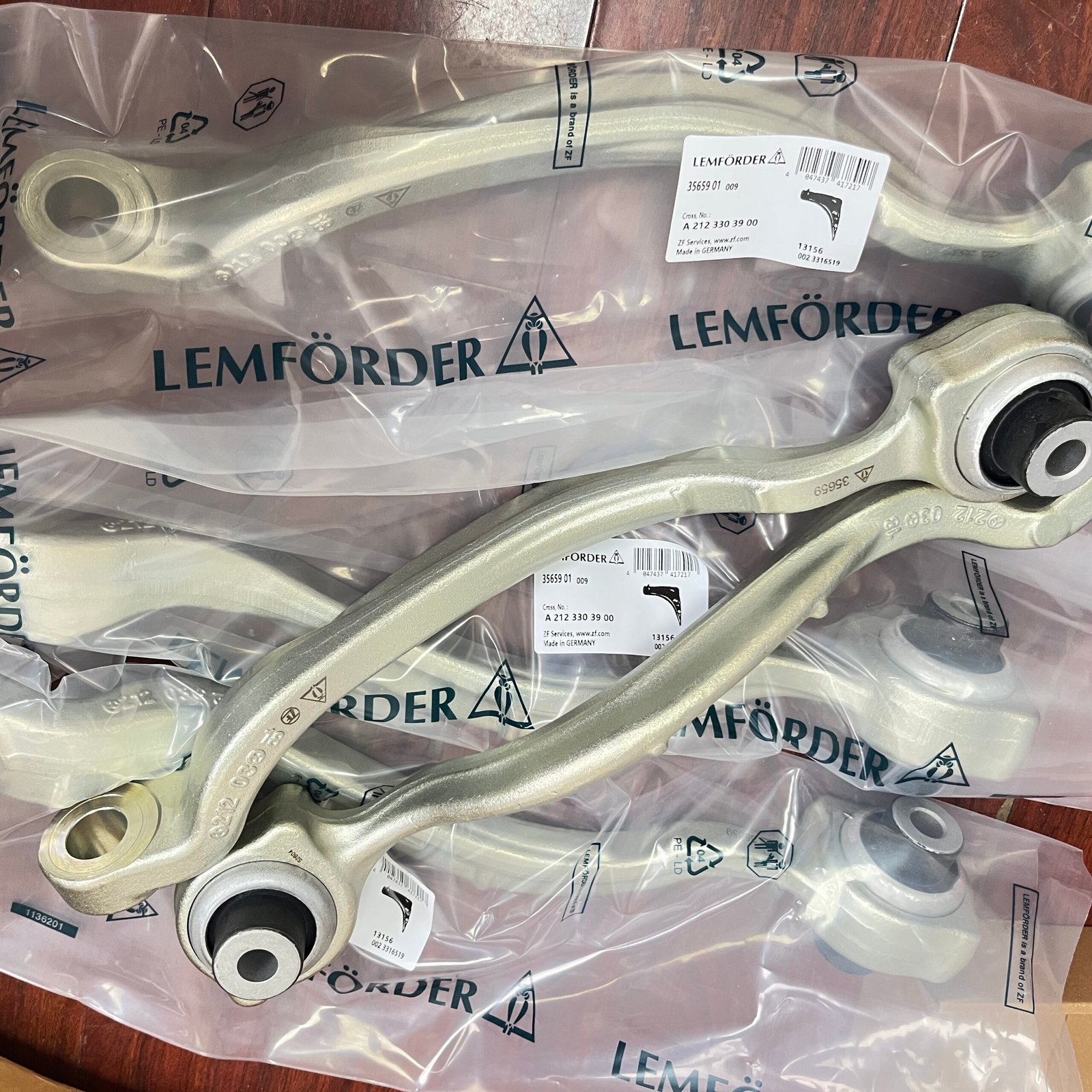 猫头鹰包装 奔驰 控制臂 2123303900 A2123303900 Control Arm for ercedes-BenzW212 S212 Front Axle, Left 2123303900 - 画像 (1)